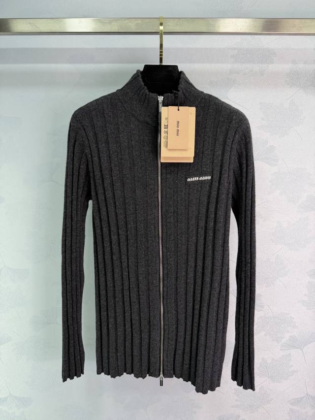 Miumi*2025 Autumn/Winter New Slim Fit Knit Zipper Top. Made with custom Yb wool