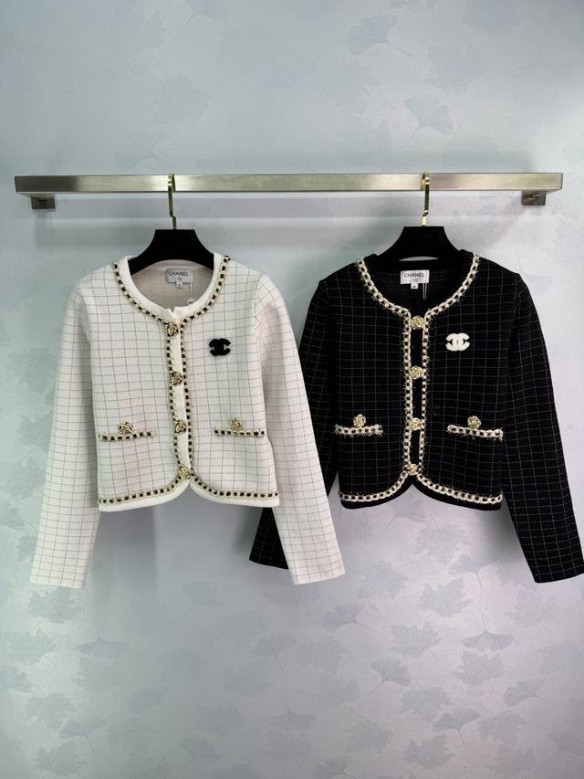 Ch*2025 Early Autumn New Arrival Silver Thread Plaid Crew Neck Knit Cardigan! Ma