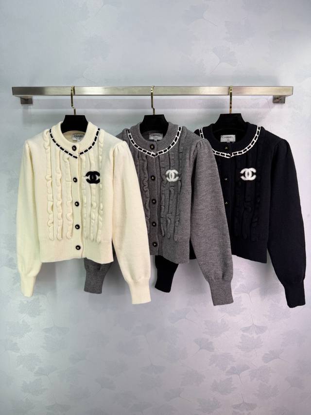 Ch*2025 Autumn/Winter New Crew Neck Long Sleeve Cardigan! Made with custom wool