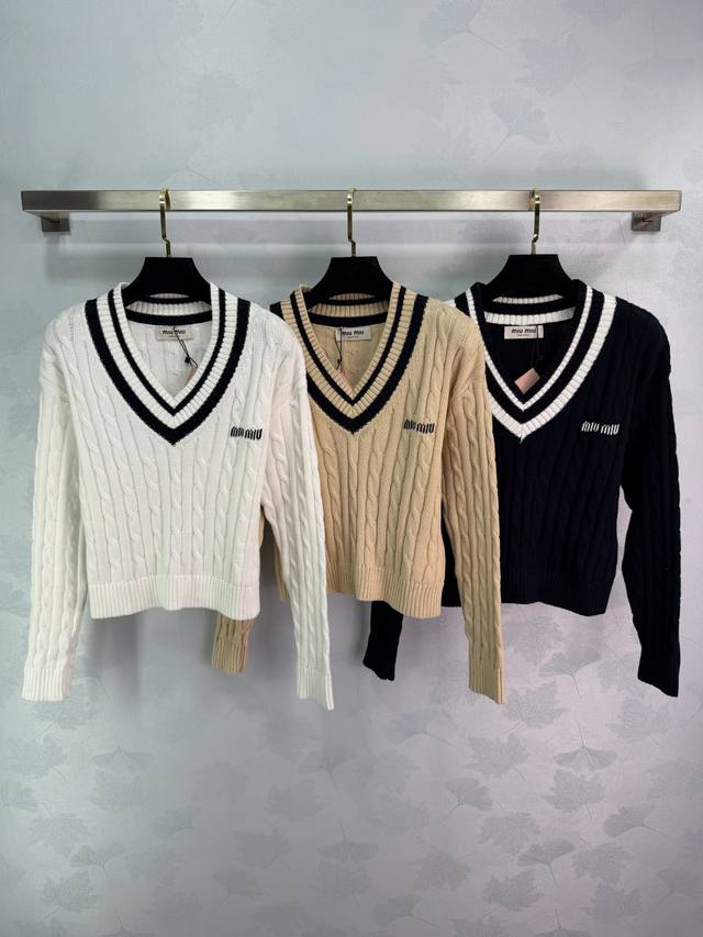 Miu*25 Autumn/Winter New V-neck Cable Knit Sweater, Black Stripes, Full of Prepp