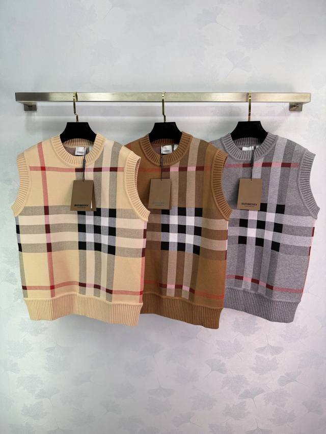 Bu*25 Autumn/Winter New Classic Plaid Knitted Vest Made of Merino Wool, Soft and