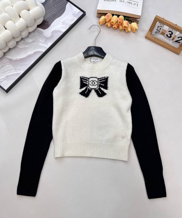 Chanel 25N New Ski Season Collection Double C Bow Knit Sweater | Exclusive Yb De