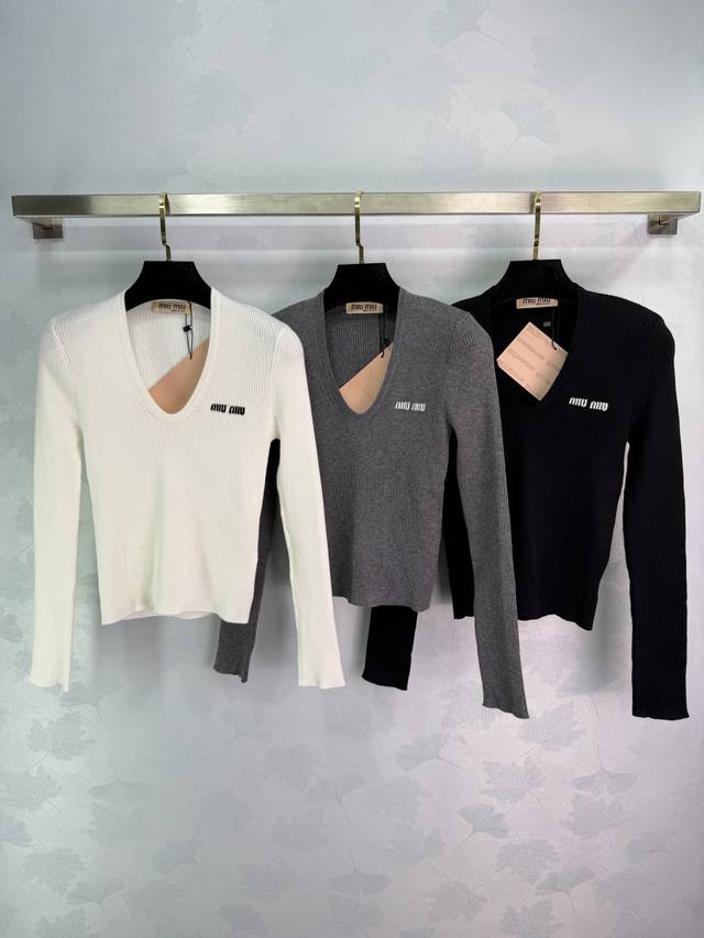 Miu*25 Autumn/Winter New V-neck Slim Fit Knit Sweater. Soft and skin-friendly fa