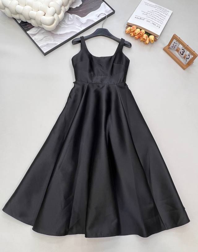 Dior's new halter-neck bow-tie waist-cinching long dress, a haute couture piece