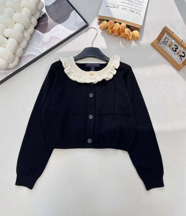Louis Vuitton 2025 New Lace Collar Knit Cardigan, made with custom Yb wool yarn,