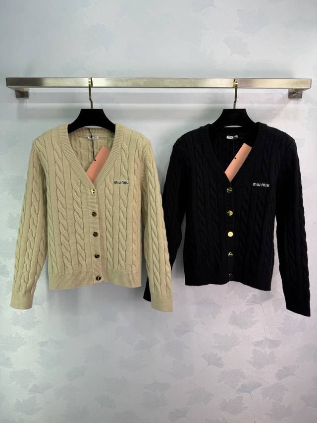 Miumi*2025 Autumn/Winter New Cable Knit V-Neck Cardigan! Made with custom wool y