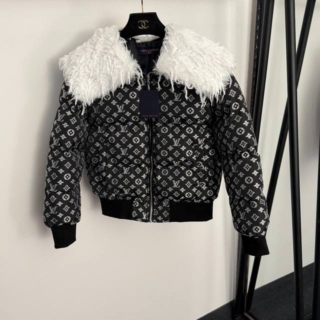 Style No. 20257803 Lv* New monogram logo embroidered jacquard detachable fur co