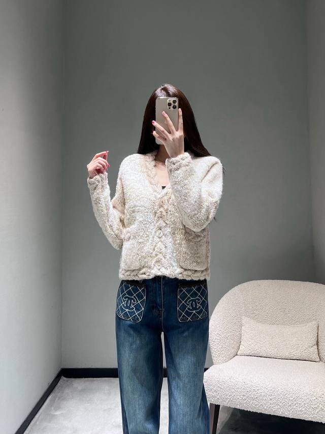 Chane* Fall/Winter 2025 Limited Edition High-End Tweed Short Knit Cardigan: Made