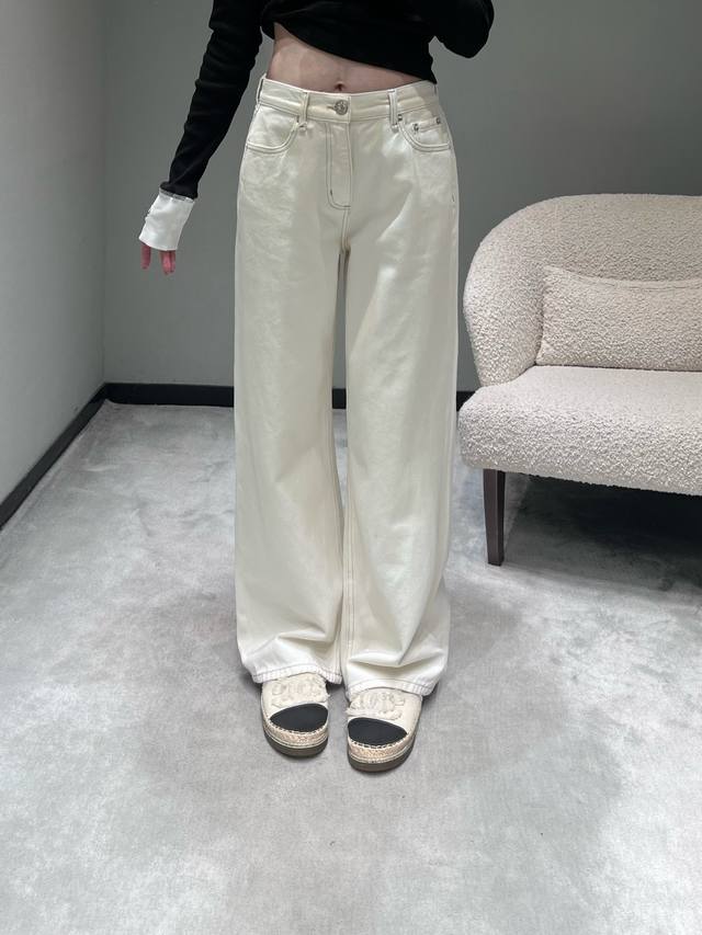 25Fw Autumn/Winter New Collection High-Waisted Wide-Leg Jeans: Soft denim fabric