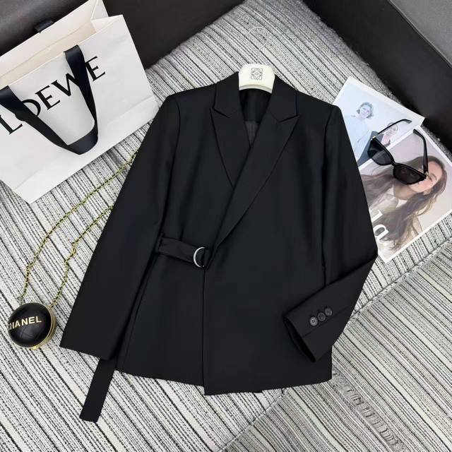 Highly recommend the 2026 Early Spring Collection Loe* New Lace-up Blazer, avai