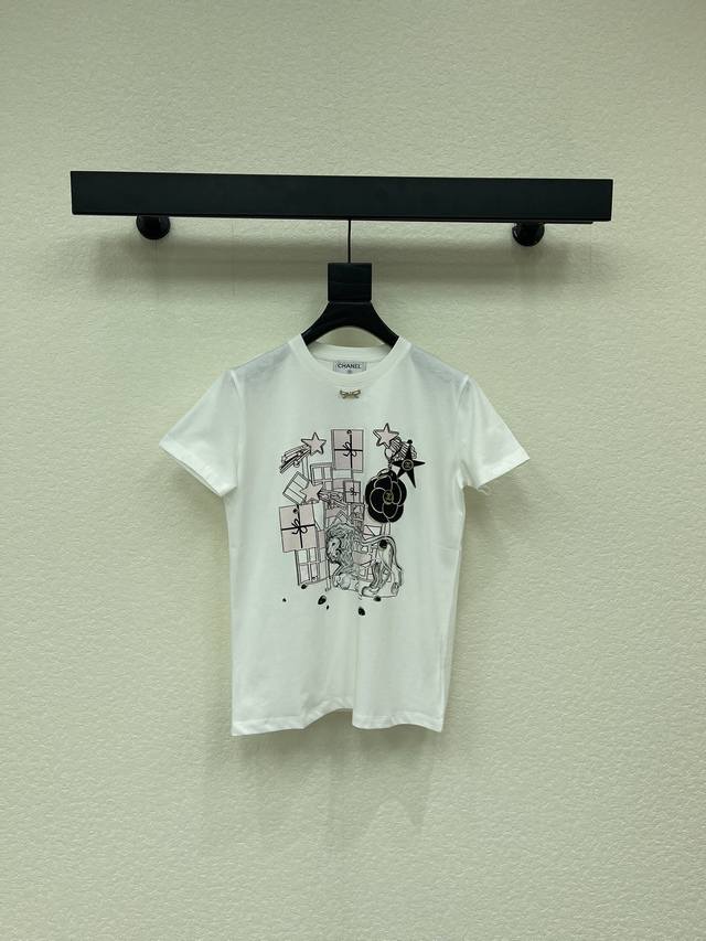 Chane*26 Early Spring New Round Neck Flocked Bow Short-Sleeve T-Shirt. Made of c