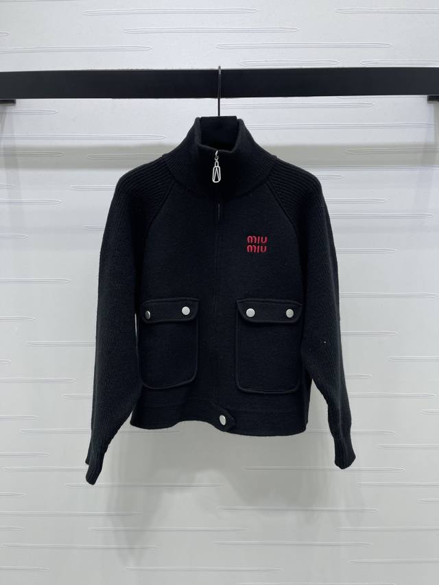 New Arrival! High-Quality Original Miu Mi* 2025 Autumn/Winter Collection! Stand