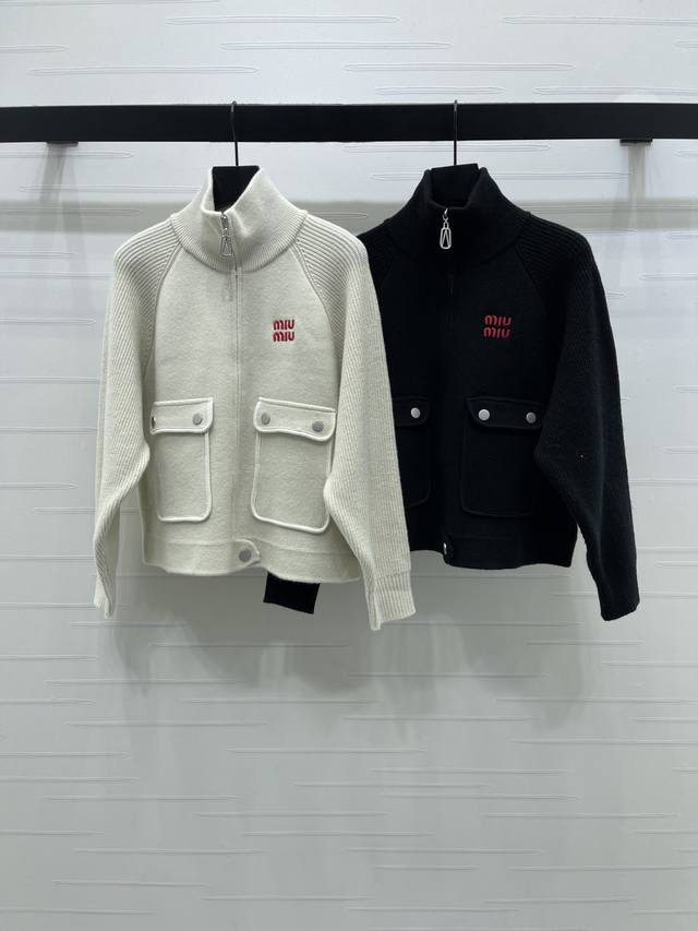 New Arrival! High-Quality Original Miu Mi* 2025 Autumn/Winter Collection! Stand