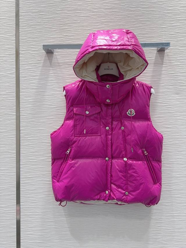 Moncle*2025Fw New down vest with excellent overall warmth. Unique design, casual