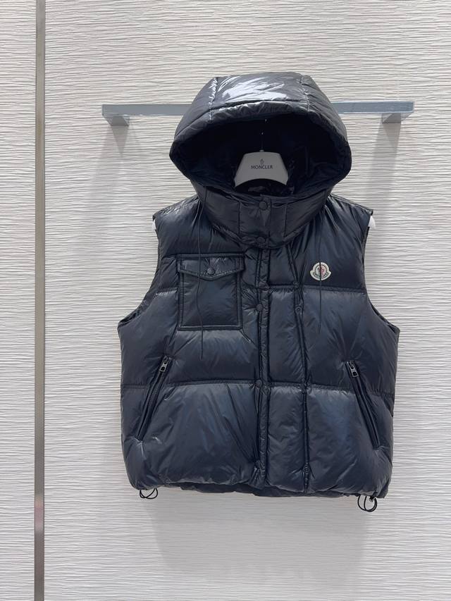 Moncle*2025Fw New down vest with excellent overall warmth. Unique design, casual