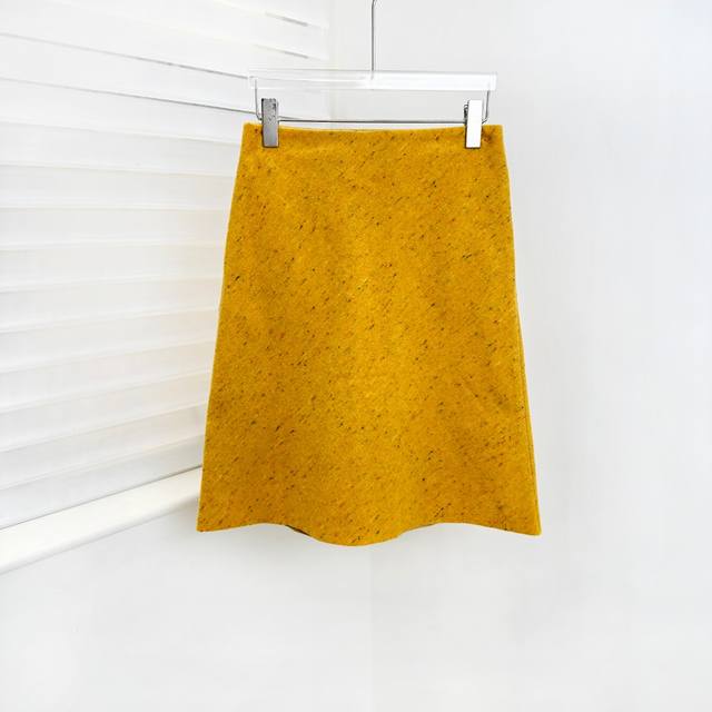 Wool Lemon Yellow Midi Skirt 25Ss Autumn New Arrival! This flowing and elegant m