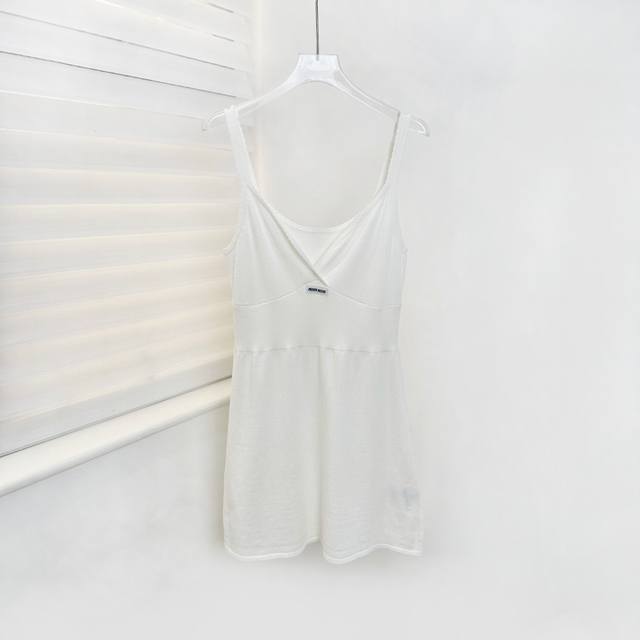 Waist-cinching knit dress 25Ss Autumn/Winter New Arrival! The creamy white knit