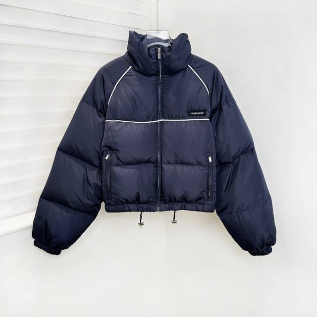 Cropped Down Jacket 25Ss Autumn/Winter New Arrival! The down jacket is a signat