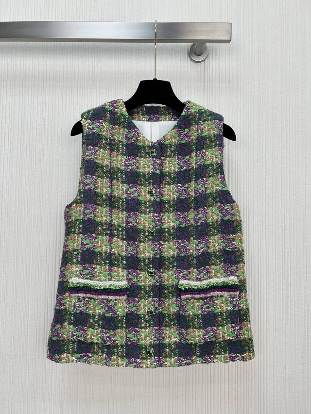 New Arrival! A fragrant woven dress vest. Made from imported wool from the 25Co