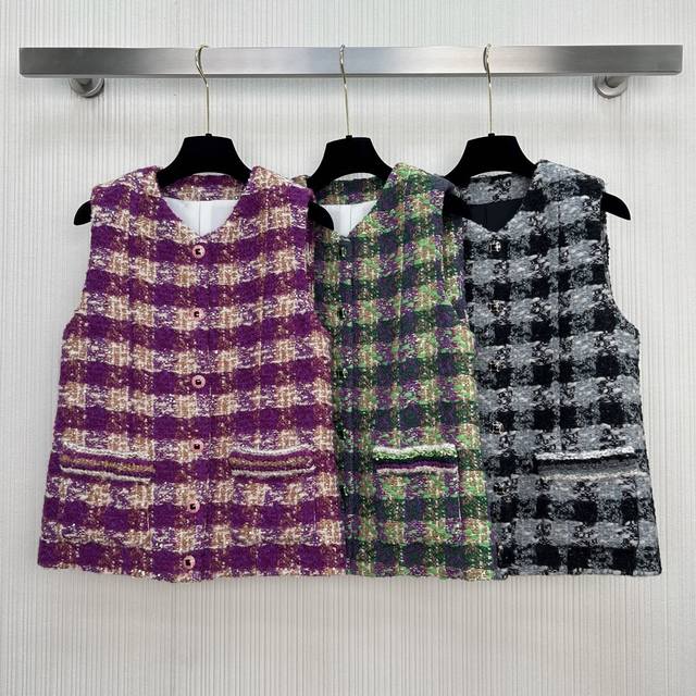 New Arrival! A fragrant woven dress vest. Made from imported wool from the 25Co