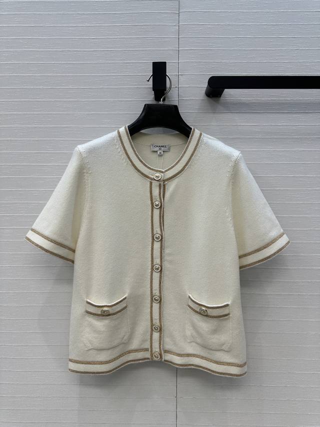 Highly recommend the new Ch*26C! A white and gold knit short-sleeved cardigan w