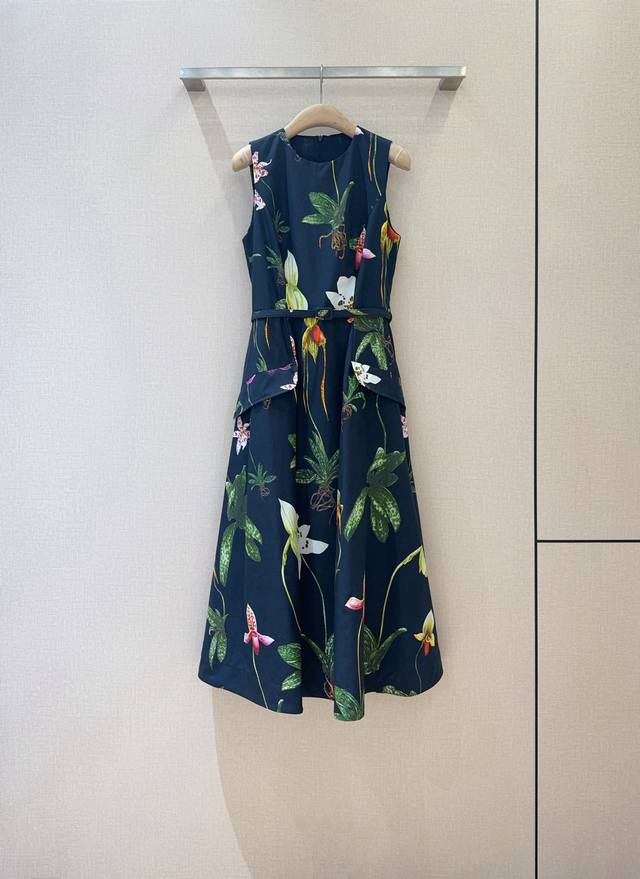 Oscar De La Rent*A Floral Print Dress Made of comfortable cotton, this dress fea