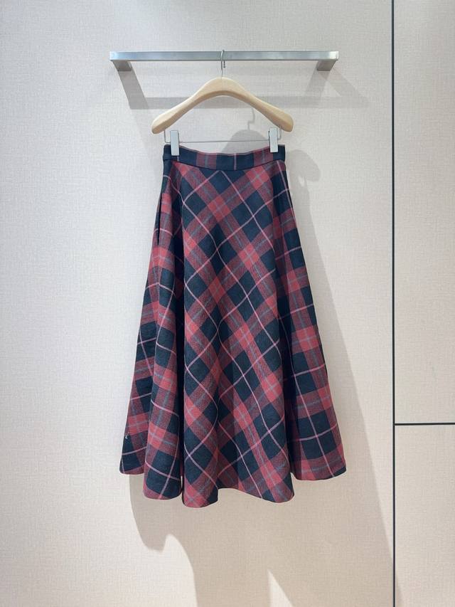 D's early spring new arrivals are here! New argyle wool-blend midi skirt, exclus