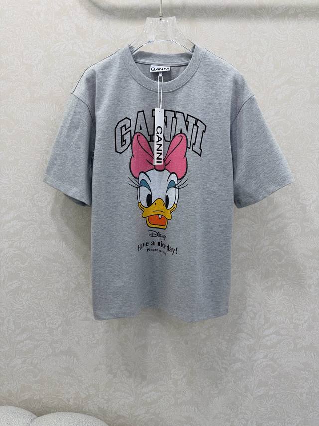 Gann*26 Early Spring New Arrival T-Shirt. Daisy Collaboration Series. A stylish