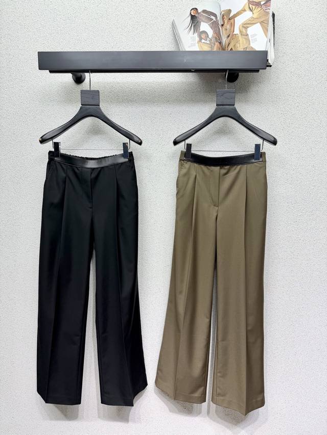 Loewe suit trousers, elegant and sophisticated design, solid color, very timele