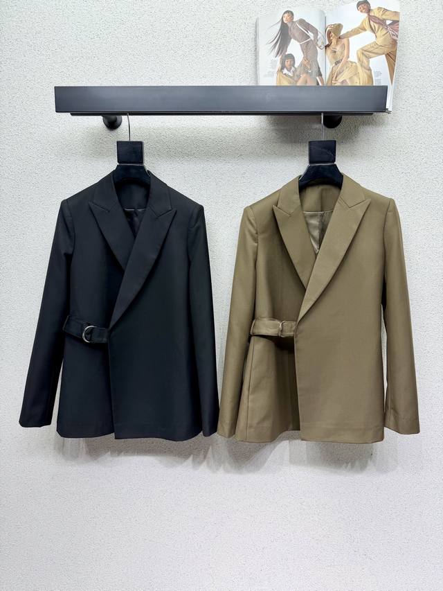 Loewe suit jacket, elegant and sophisticated design, solid color, very timeless