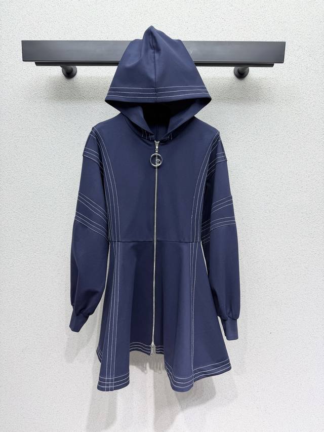 L's hooded dress is stylish, highly practical, versatile, chic, and perfect for