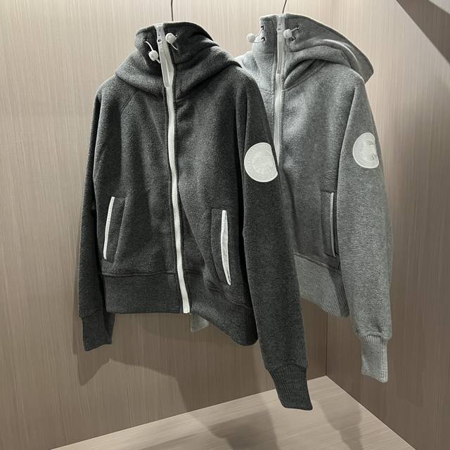 Let's take a look at the overall fit~ The regular length combined with a relaxed