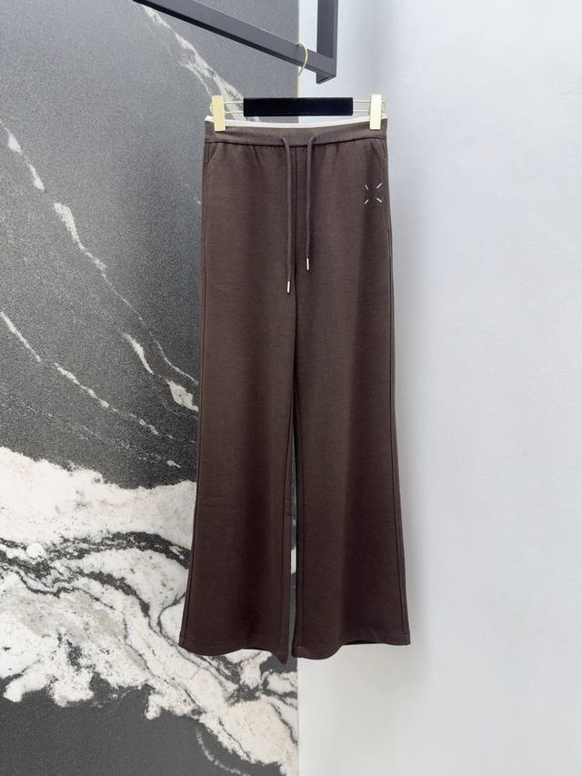 Mm6 25Ss Autumn/Winter New Arrival Embroidered Logo Straight Leg Pants - A versa