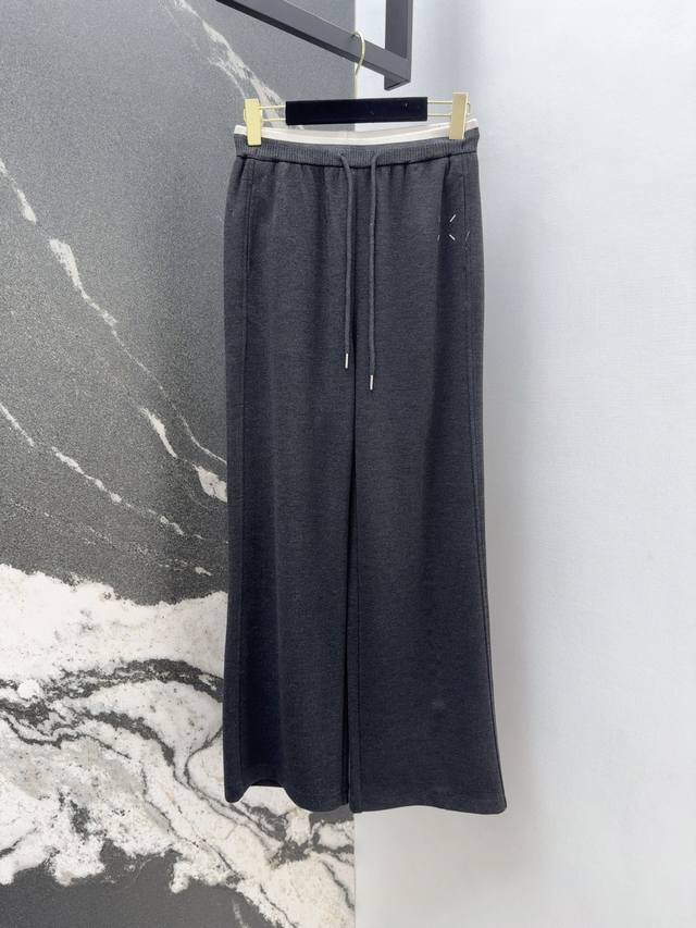 Mm6 25Ss Autumn/Winter New Arrival Embroidered Logo Straight Leg Pants - A versa