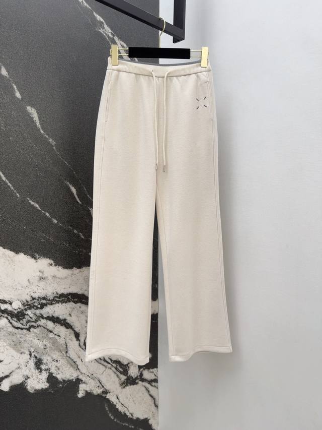 Mm6 25Ss Autumn/Winter New Arrival Embroidered Logo Straight Leg Pants - A versa