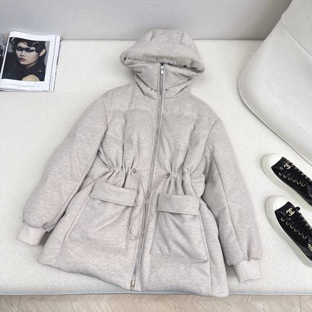 Lp20Ss Autumn/Winter Newest Eco-Friendly Fur-Collar Hooded Down Jacket. The oute