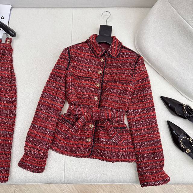 Jacket and Skirt A must-have outfit for year-end parties and Christmas. C brand