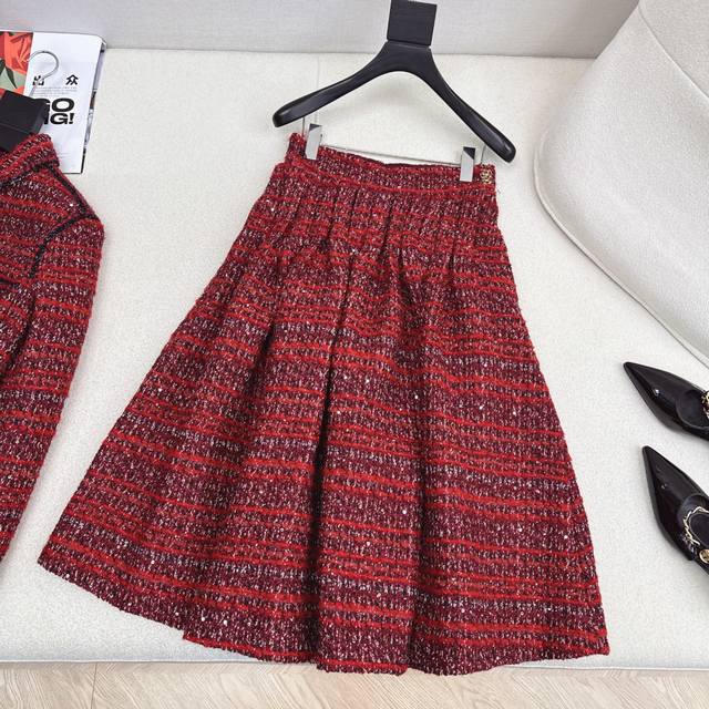 Jacket and Skirt: Essential Outfit for Annual Parties and Christmas. C-brand 25