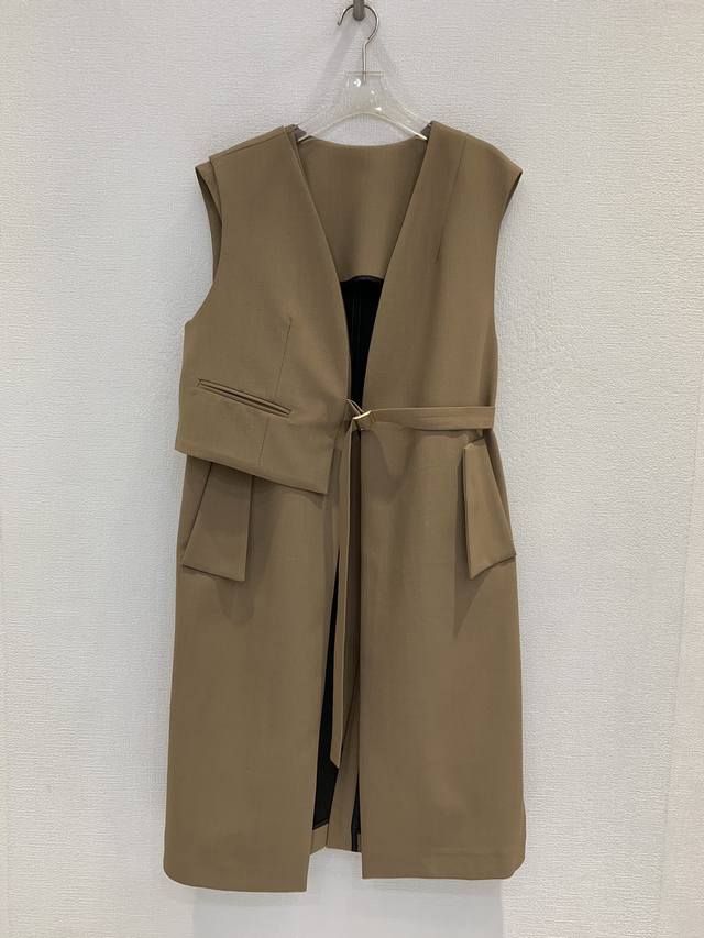 Jilsander Minimalist Design Two-Piece Mid-Length Vest Sizes: S, M, L Size S: Che