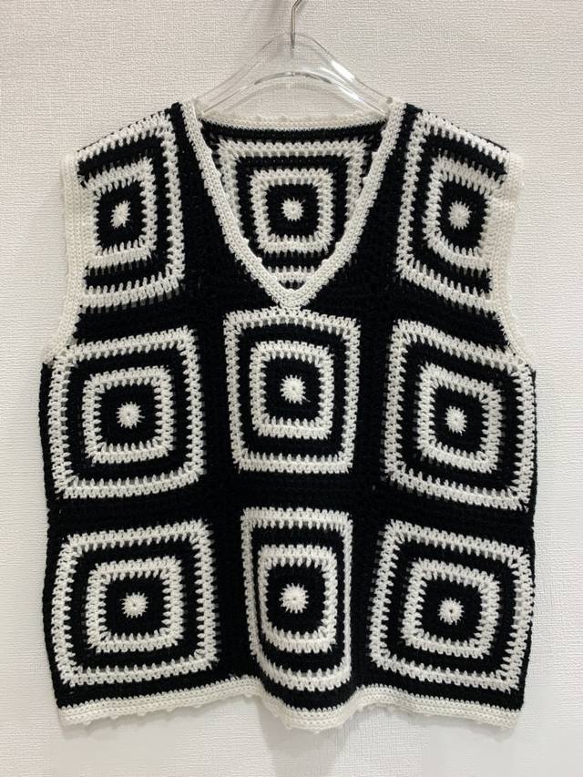 Heavyweight Color-Blocked Crochet V-Neck Soft Cashmere Knit Vest Sizes: Sml M: B