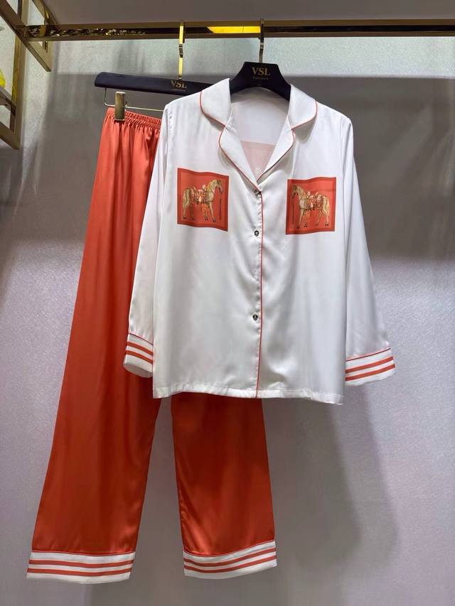 Hermes New Arrival Pajama Set, 50 Pieces, Long Sleeves, Original Quality, Classi