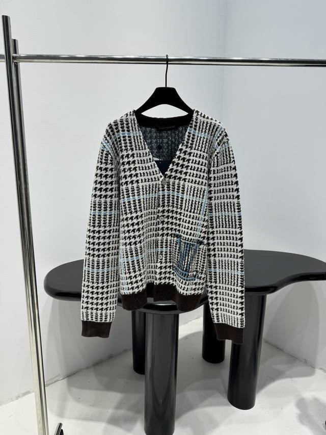 Louis #25 New Wool Check Cardigan Made of wool knit fabric Retro check pattern C