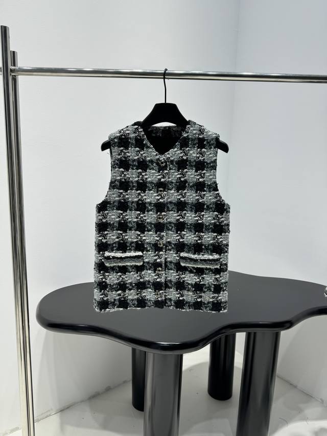 Chanel 25 New Sequin Tweed Vest Custom Tweed Fabric Custom-Woven and Dyed Yarn