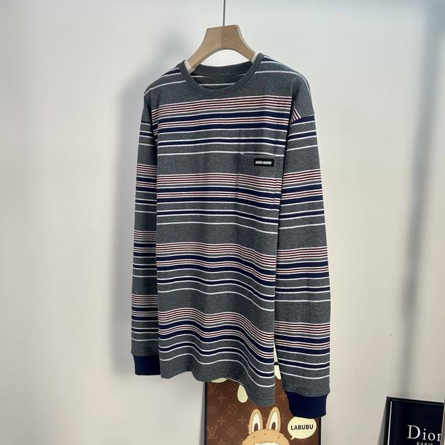 Miu's striped shirt with a Miu vibe perfectly captures the relaxed feel! The muc