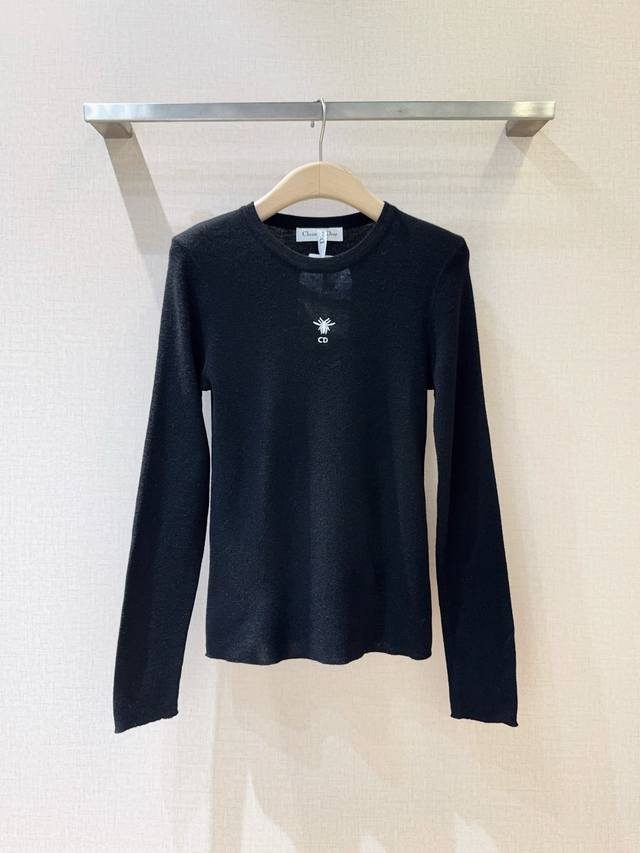 D Brand 2025 Autumn/Winter New Arrival Crew neck design, made of soft knit fabri
