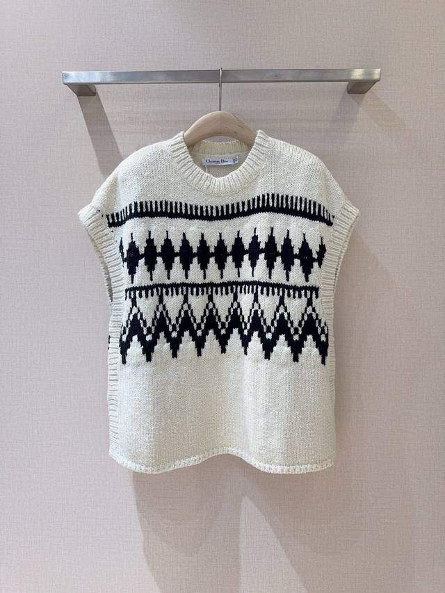 New Autumn/Winter Knitted Sleeveless Vest Recommendation Round neck design, sli