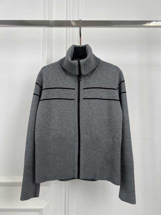 Dio New Reversible Zipper Jacket Perfect for autumn! This reversible grey jacket