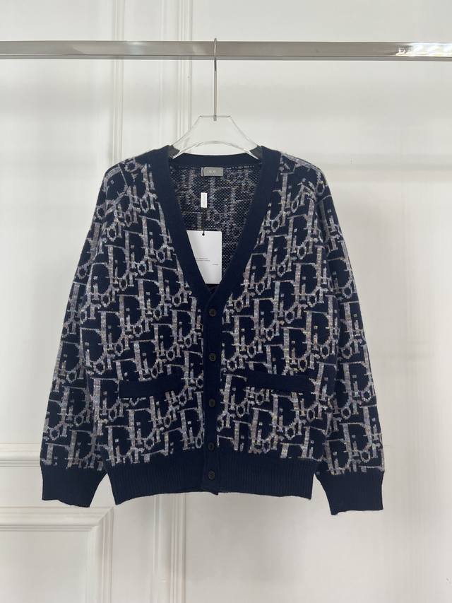 Dio 24Ss new knit cardigan reinterprets the classic Oblique print. Crafted from