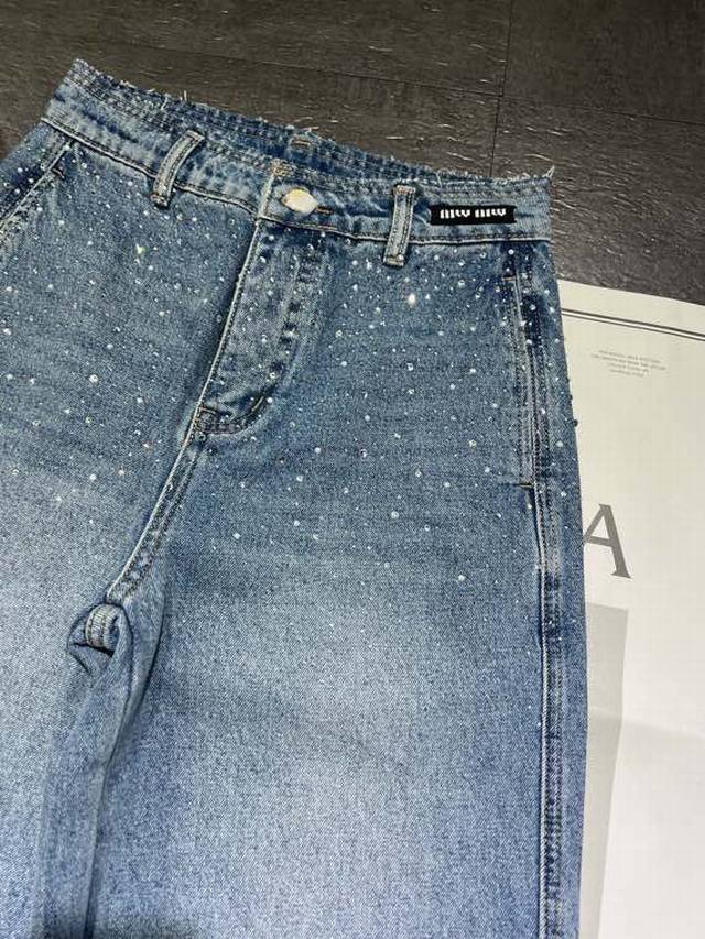 pp Heavy-duty rhinestone-embellished fleece jeans are now available! Stylish and