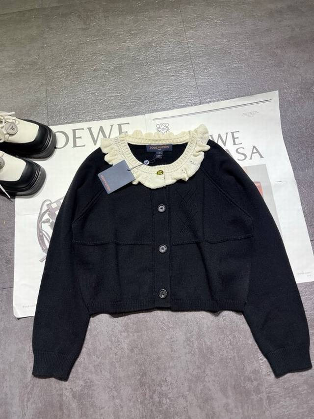 pp Original design, L-shaped, early spring new style short knit cardigan, black